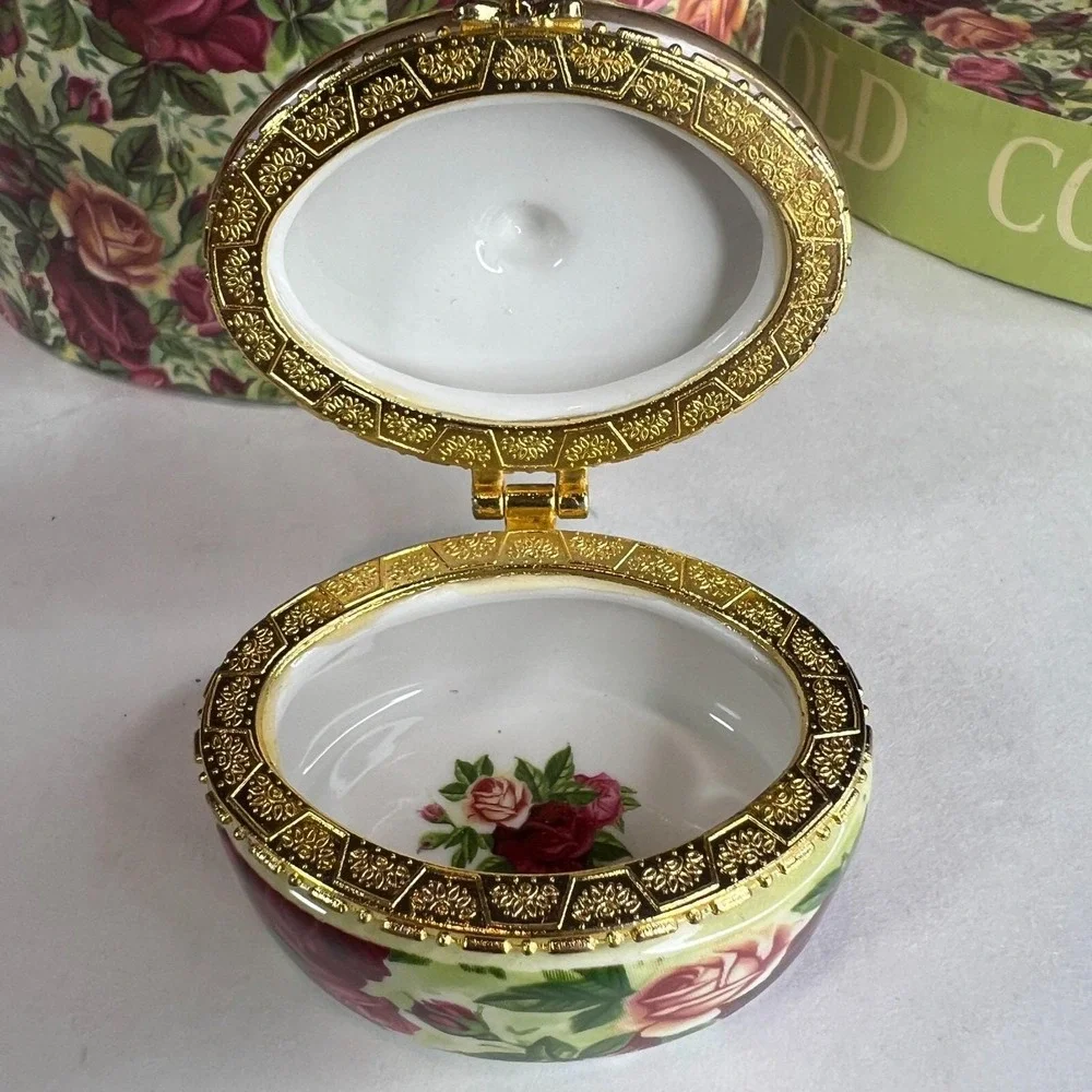 Royal‎ Albert Old Country Roses Trinket Box Oval Original Box 2003